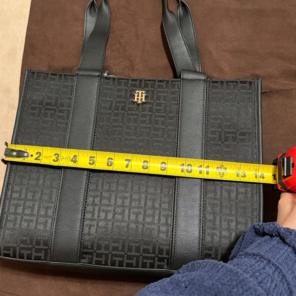 Tommy Hilfiger purse - Picture 6 of 6